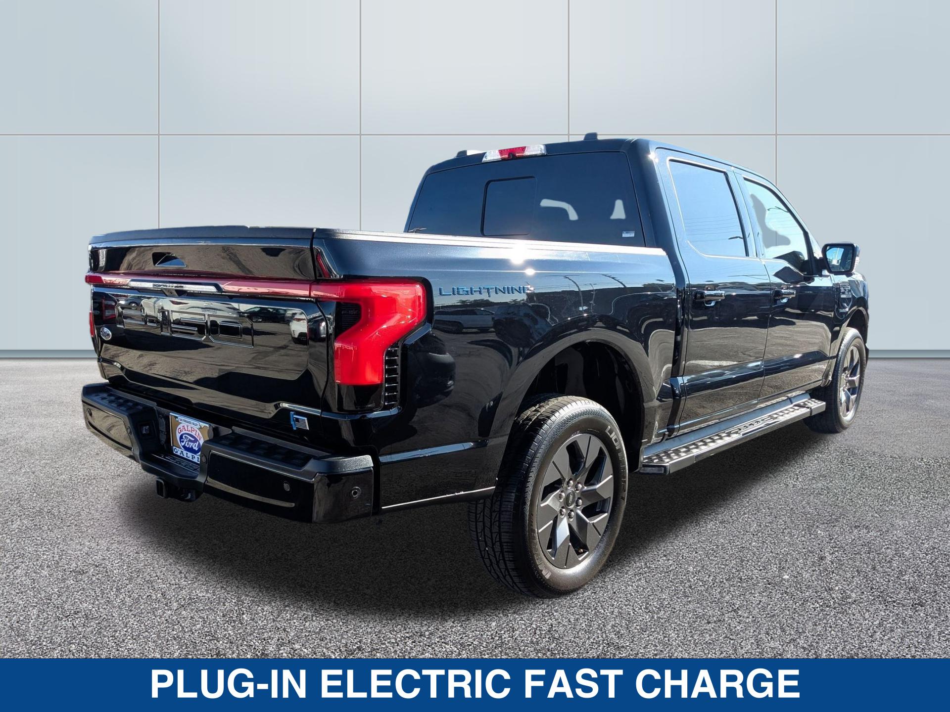 2022 Ford F-150 Lightning Lariat photo 4