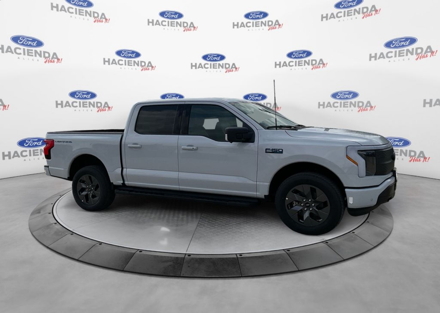 2025 Ford F-150 Lightning Flash - Photo 7