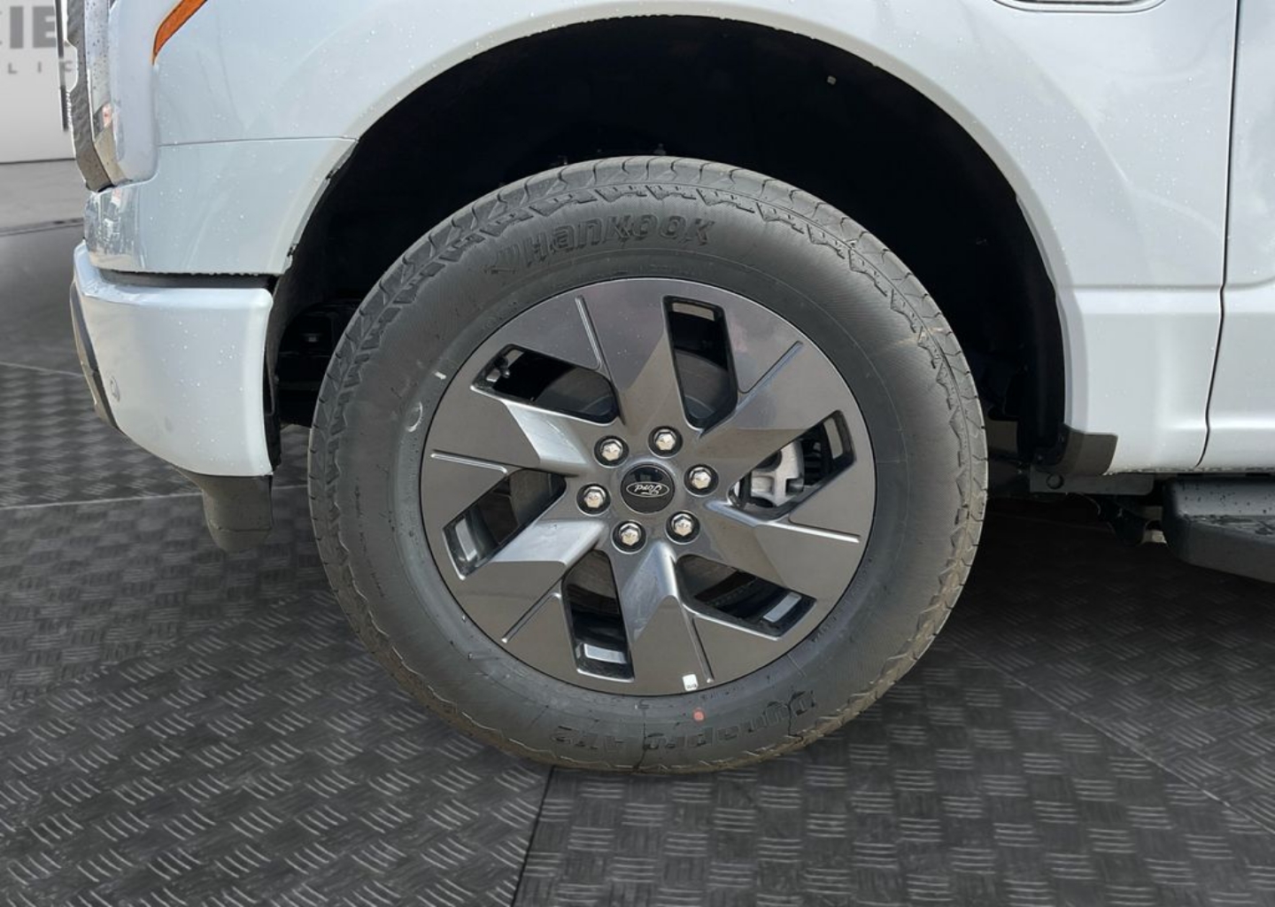 2025 Ford F-150 Lightning Flash - Photo 14