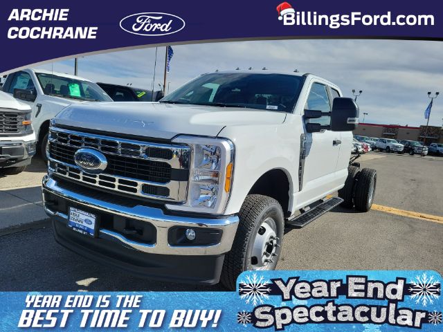 2026 Ford F-350 Super Duty Chassis Cab XL's photo