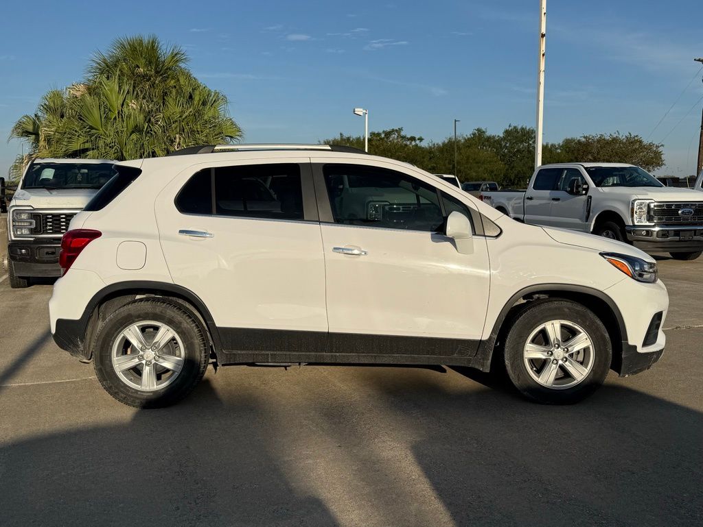 2020 Chevrolet Trax LT photo 3