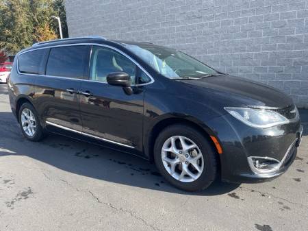 2017 Chrysler Pacifica Touring L Plus