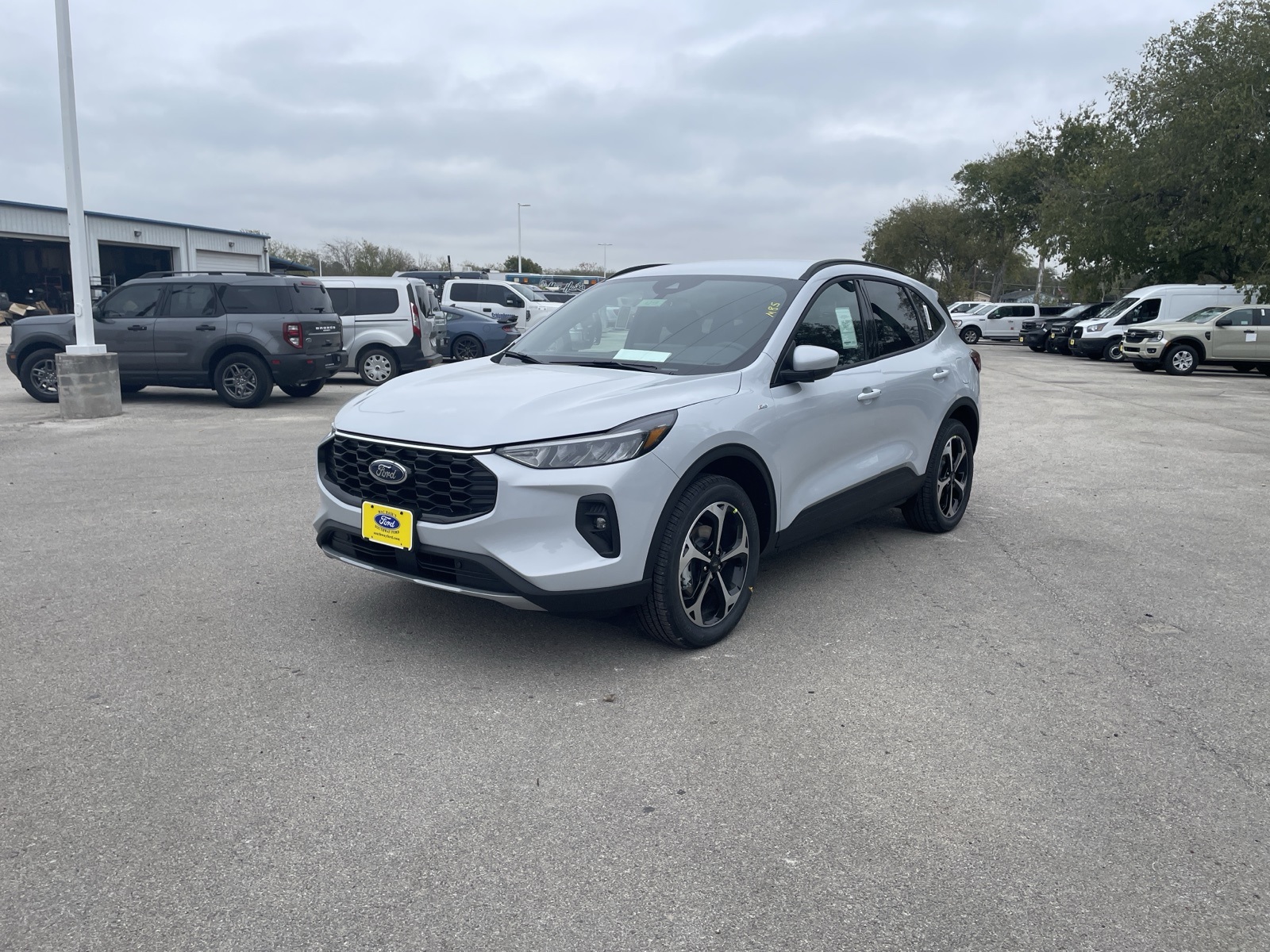 2026 Ford Escape ST-Line Select's photo