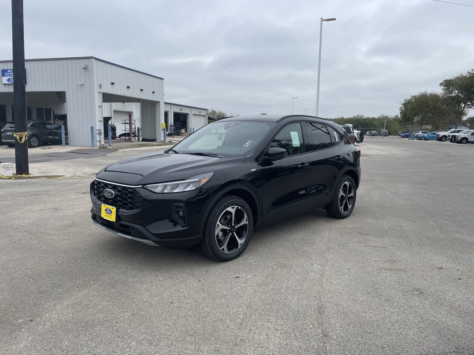 2026 Ford Escape ST-Line Select's photo