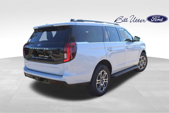 2025 Ford Expedition photo 3