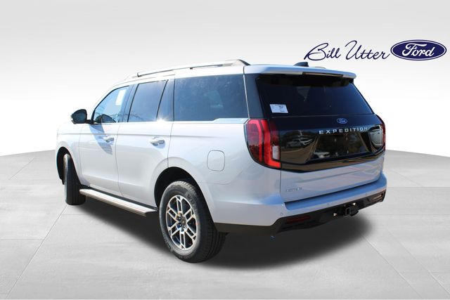 2025 Ford Expedition photo 4