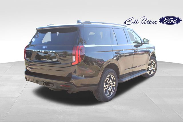 2025 Ford Expedition photo 2