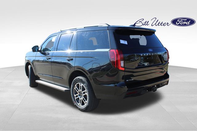 2025 Ford Expedition photo 3
