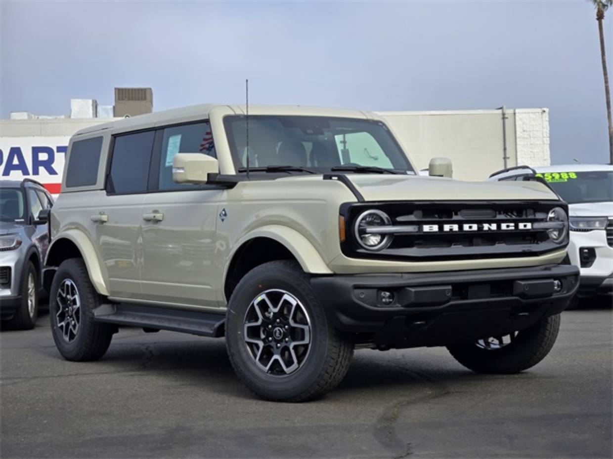 2025 Ford Bronco 4-Door Outer Banks's photo