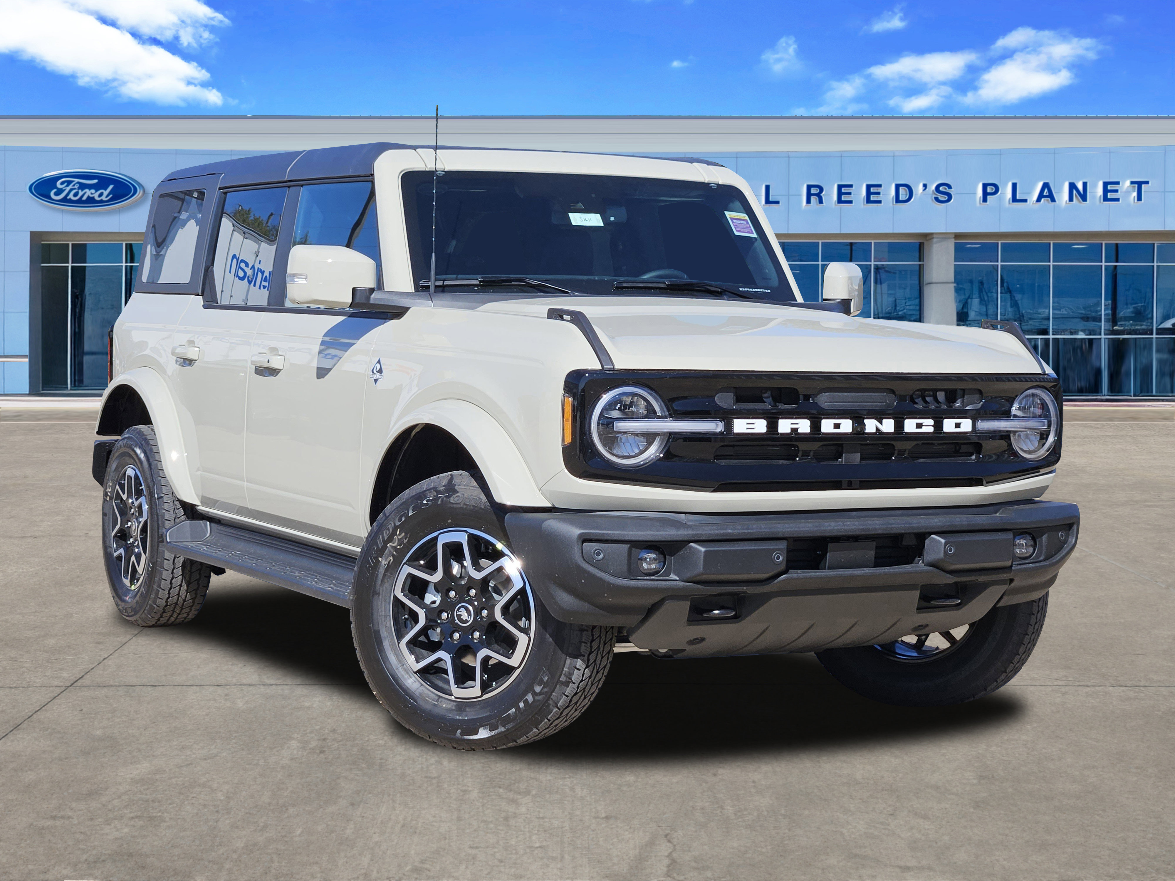 2025 Ford Bronco 4-Door Outer Banks's photo