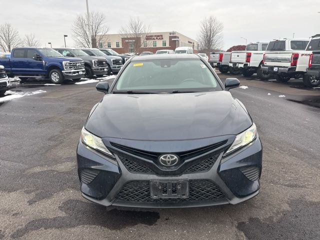 Used 2020 Toyota Camry SE with VIN 4T1G11AK5LU906221 for sale in Kansas City