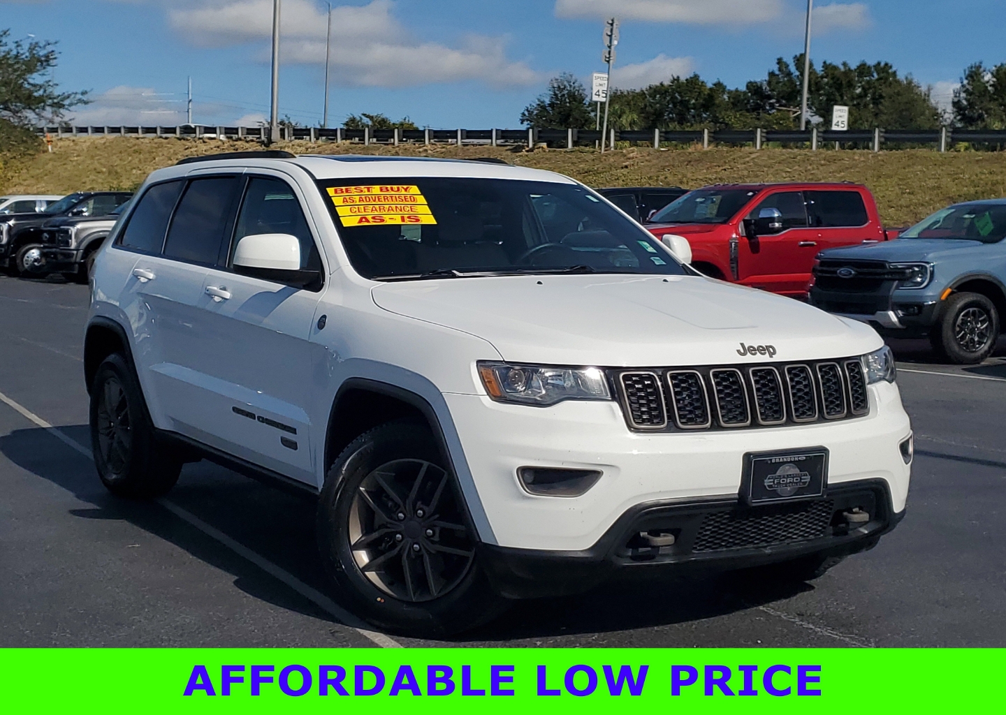 2017 Jeep Grand Cherokee Laredo's photo