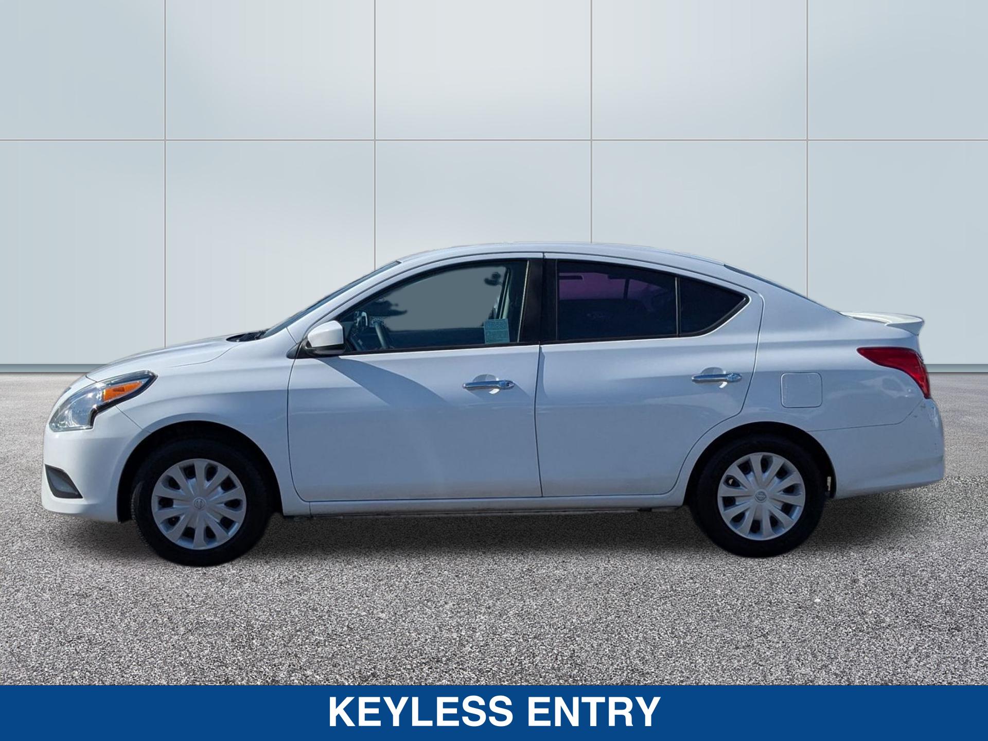 2018 Nissan Versa 1.6 SV photo 2