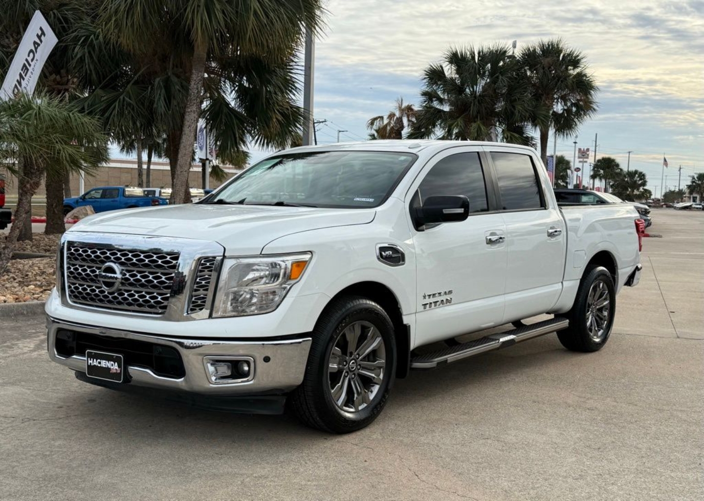 2017 Nissan Titan SV's photo