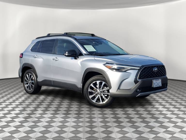 2025 Toyota Corolla Cross XLE