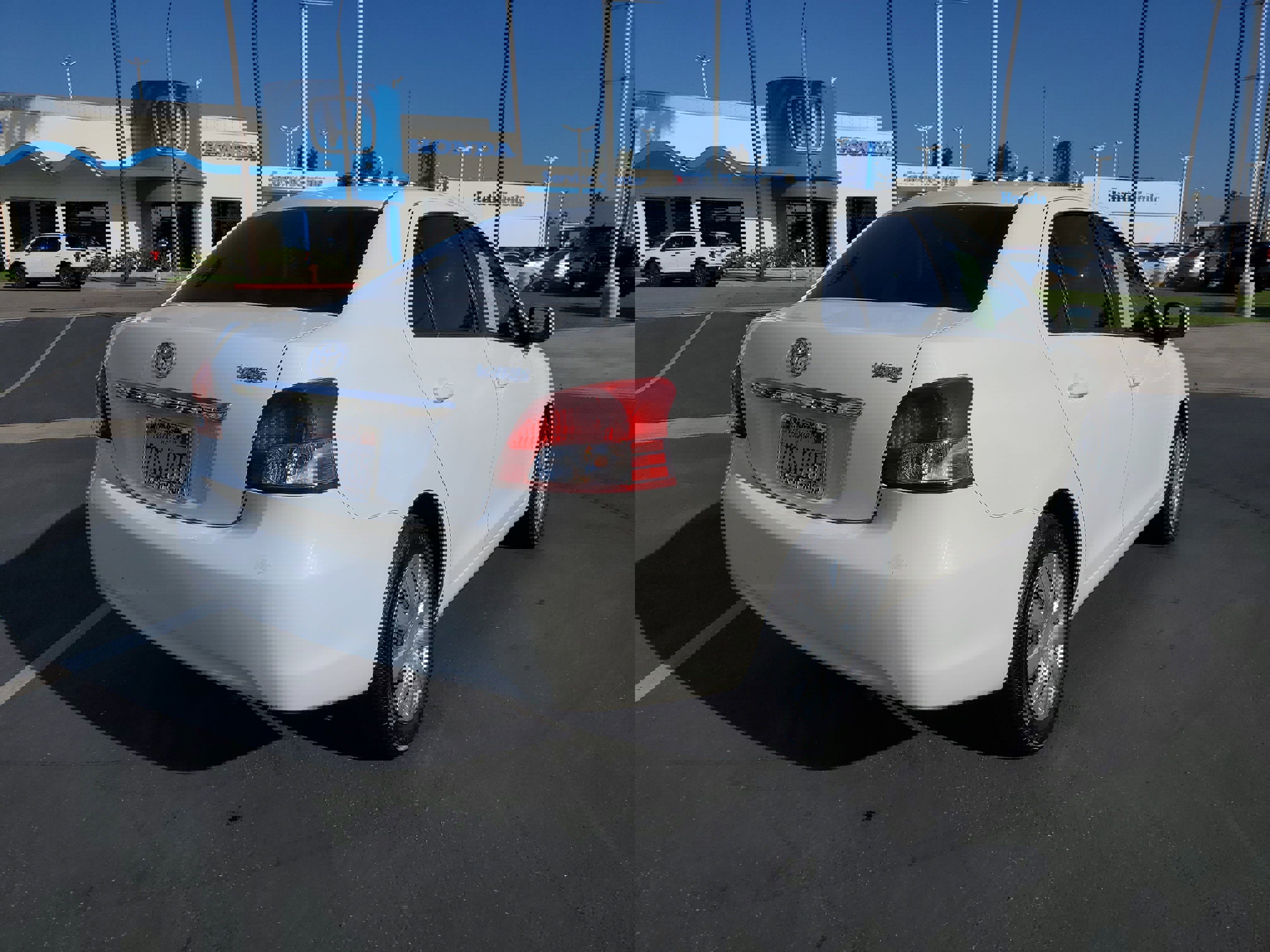 2012 Toyota Yaris Base photo 3