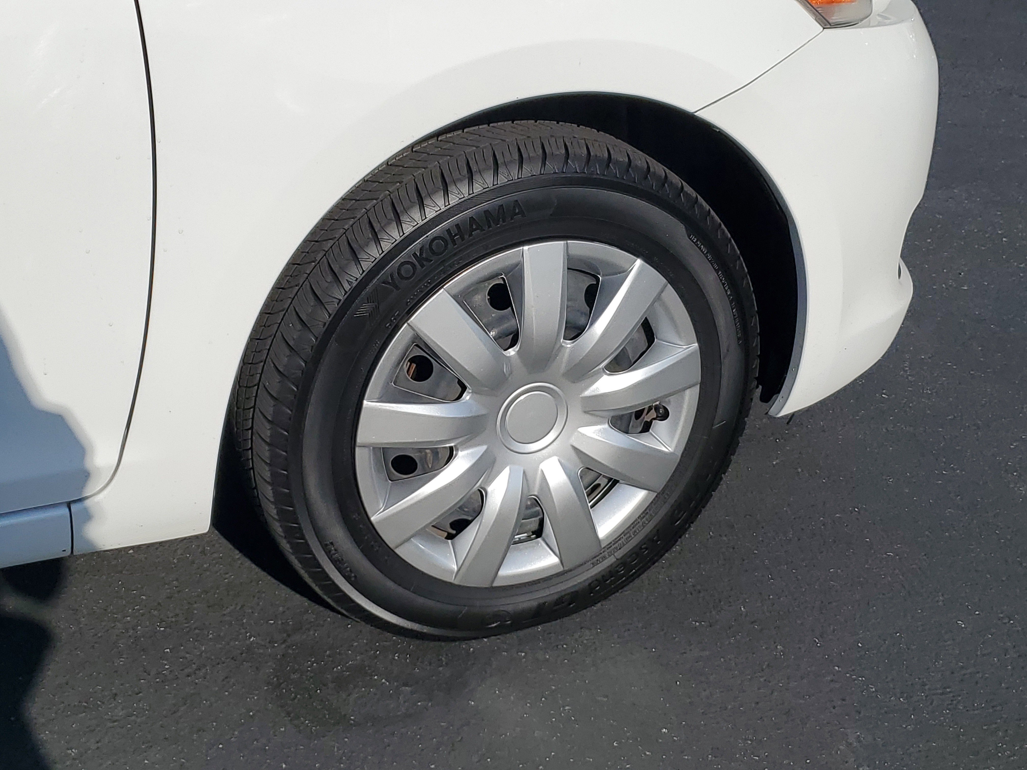 2012 Toyota Yaris Base photo 4