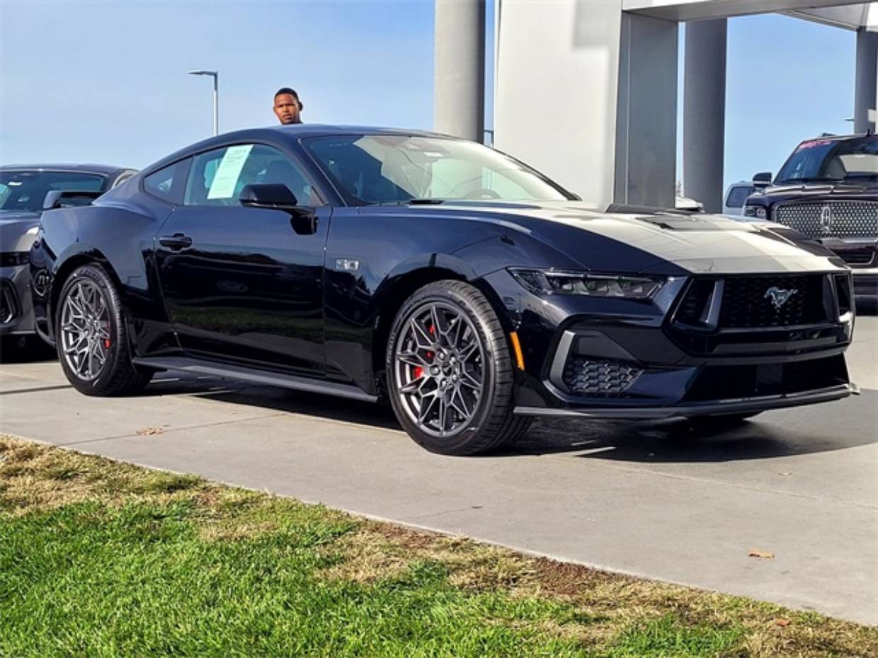 2025 Ford Mustang GT Premium's photo