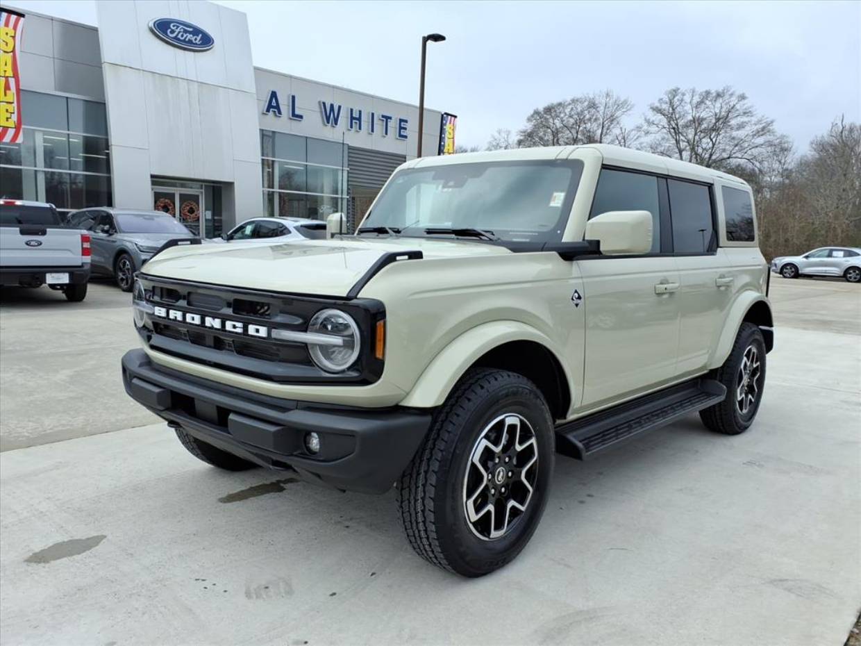 2025 Ford Bronco 4-Door Outer Banks's photo