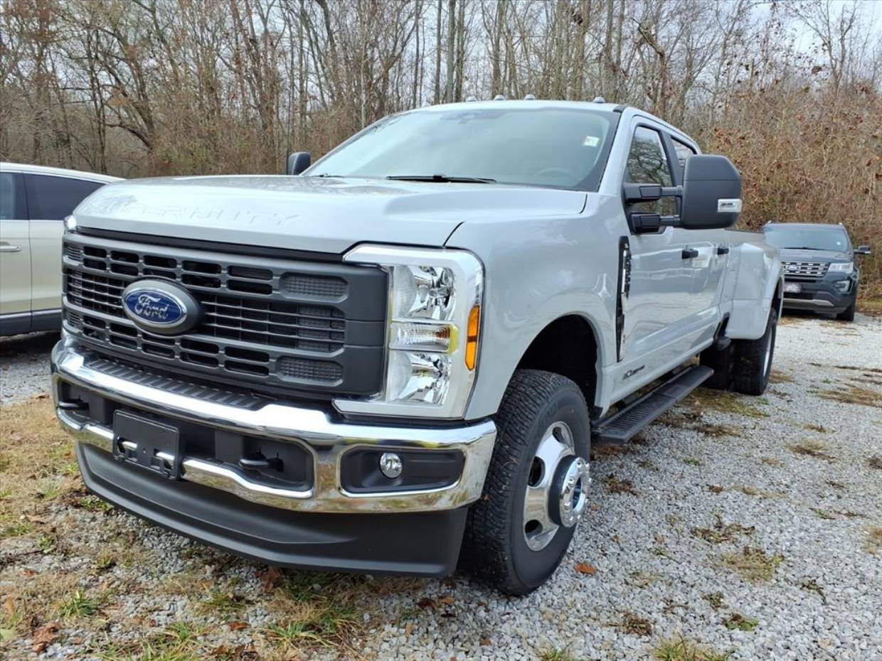 2026 Ford F-350 Super Duty XL's photo