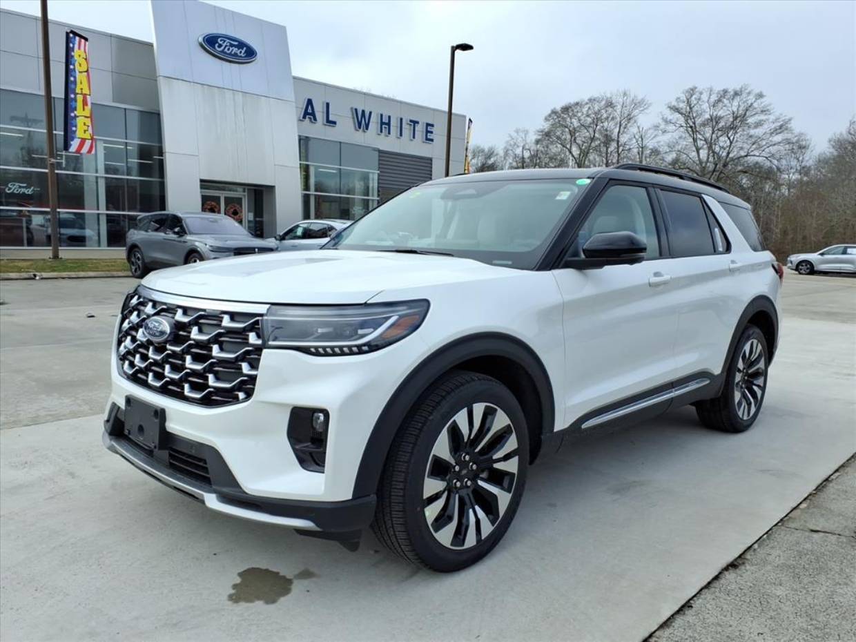 2026 Ford Explorer Platinum's photo