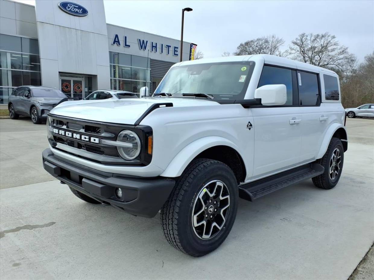 2025 Ford Bronco 4-Door Outer Banks's photo