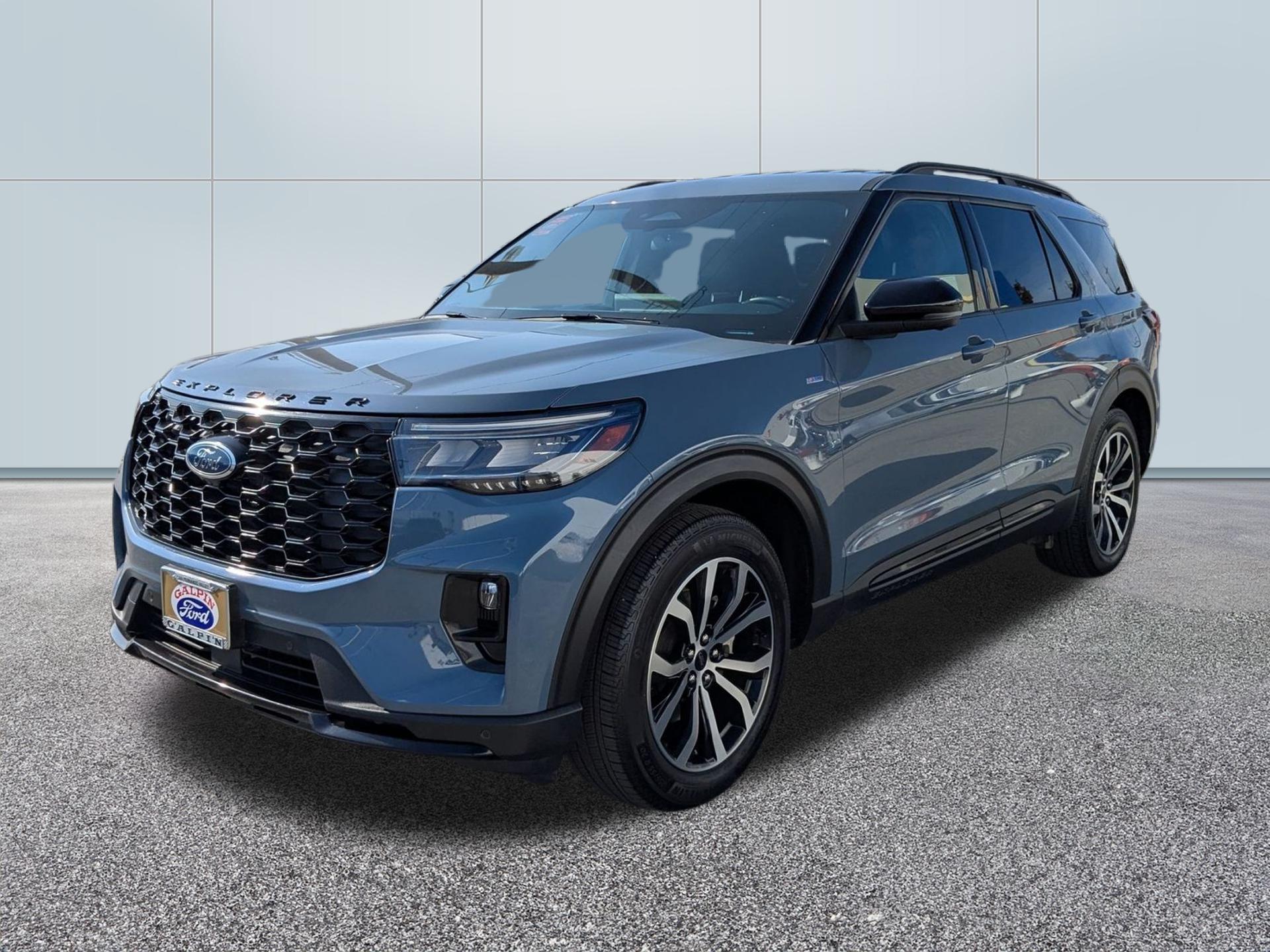 2025 Ford Explorer ST-Line photo 4