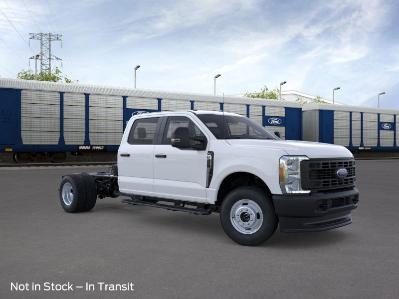 2026 Ford F-350 Super Duty Chassis Cab's photo