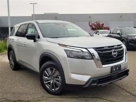 2025 Nissan Pathfinder S