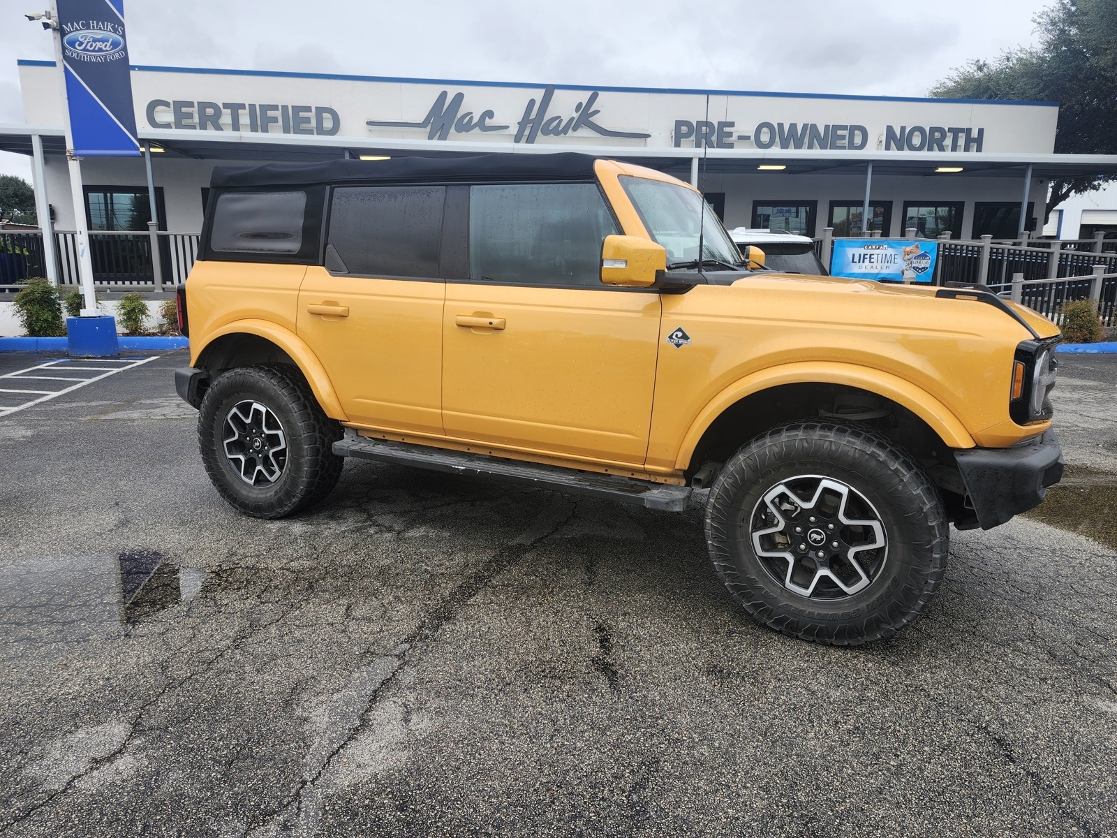 2022 Ford Bronco 4-Door Outer Banks's photo