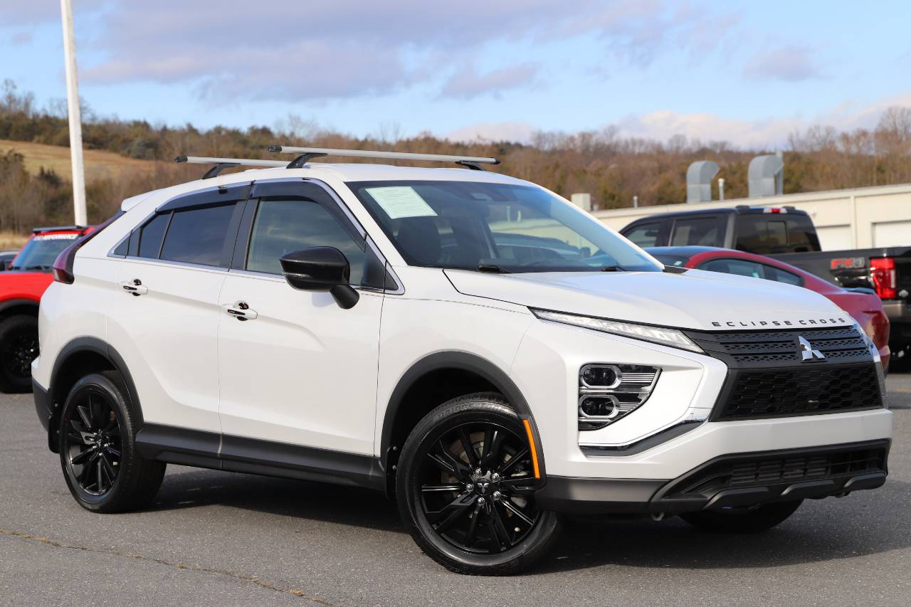 2023 Mitsubishi Eclipse Cross LE's photo