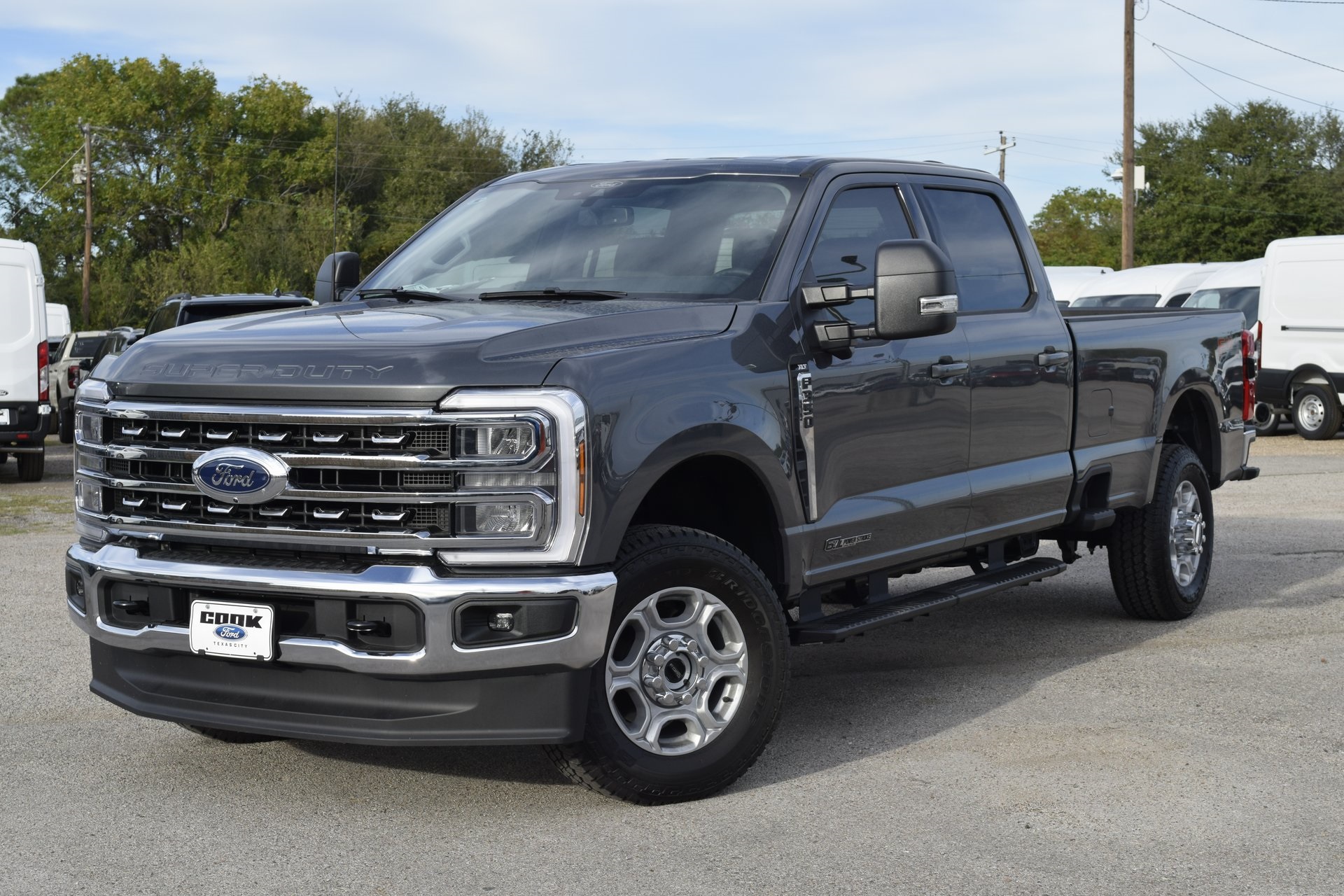 2026 Ford F-350 Super Duty XLT's photo