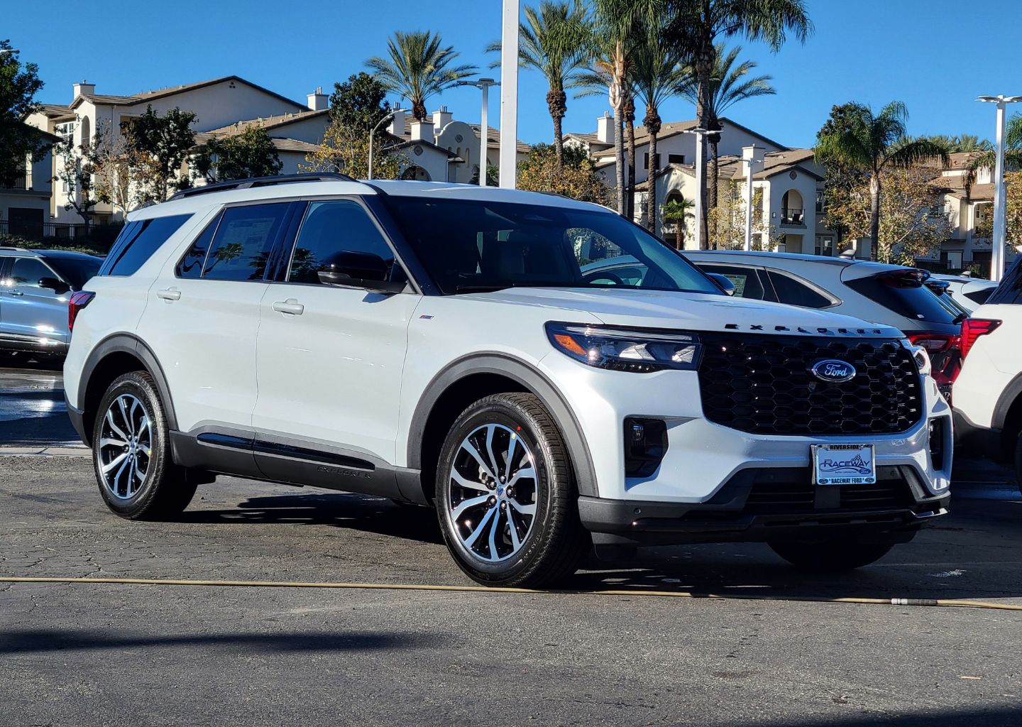 2026 Ford Explorer ST-LINE's photo