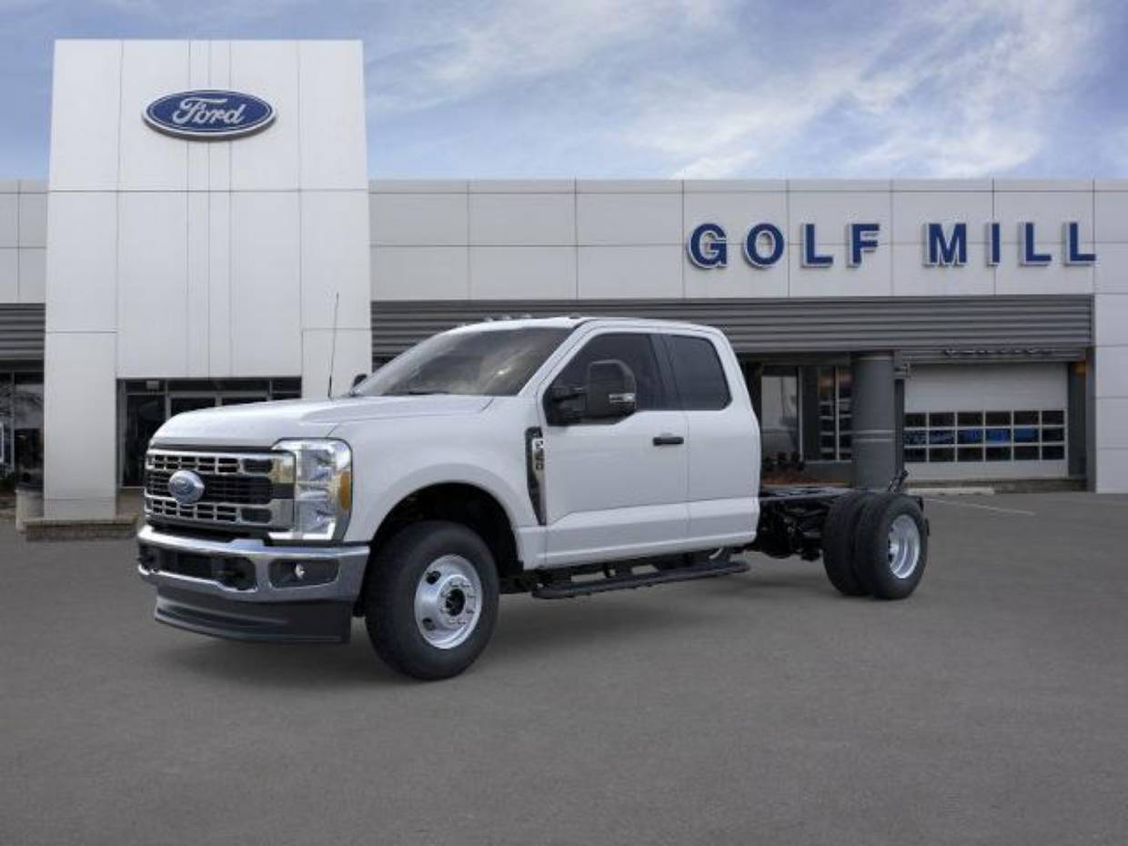 2025 Ford F-350 Super Duty Chassis Cab XL's photo