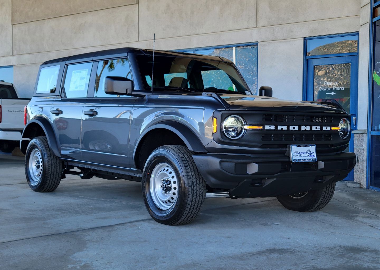 2025 Ford Bronco 4-Door Base's photo