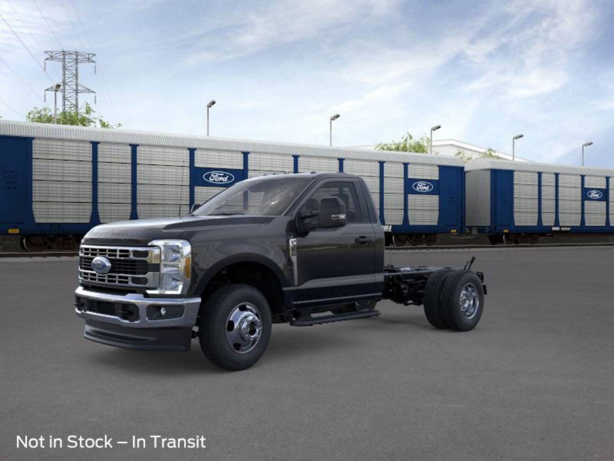 2026 Ford F-350 Super Duty Chassis Cab XL's photo