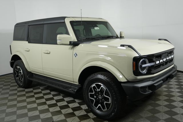 2025 Ford Bronco 4-Door Outer Banks's photo