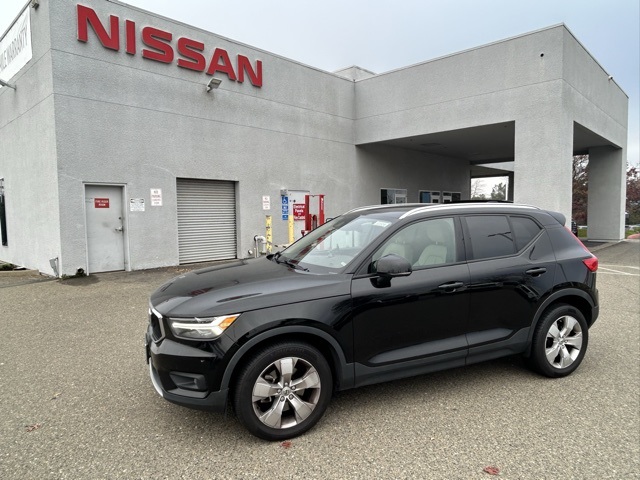2022 Volvo XC40 Momentum