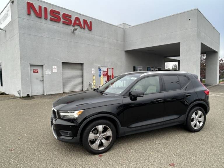 2022 Volvo XC40 Momentum