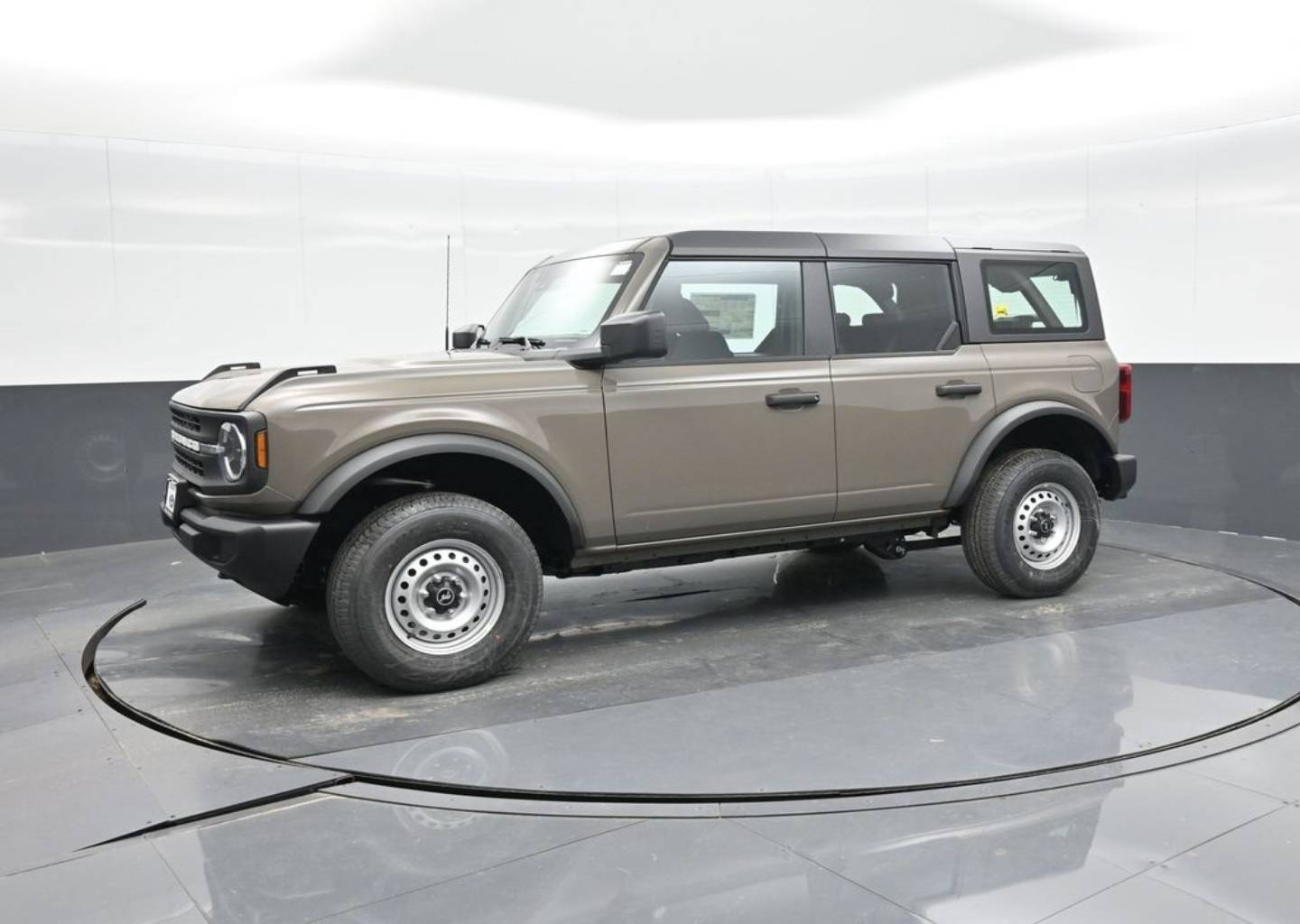 2025 Ford Bronco 4-Door Base's photo
