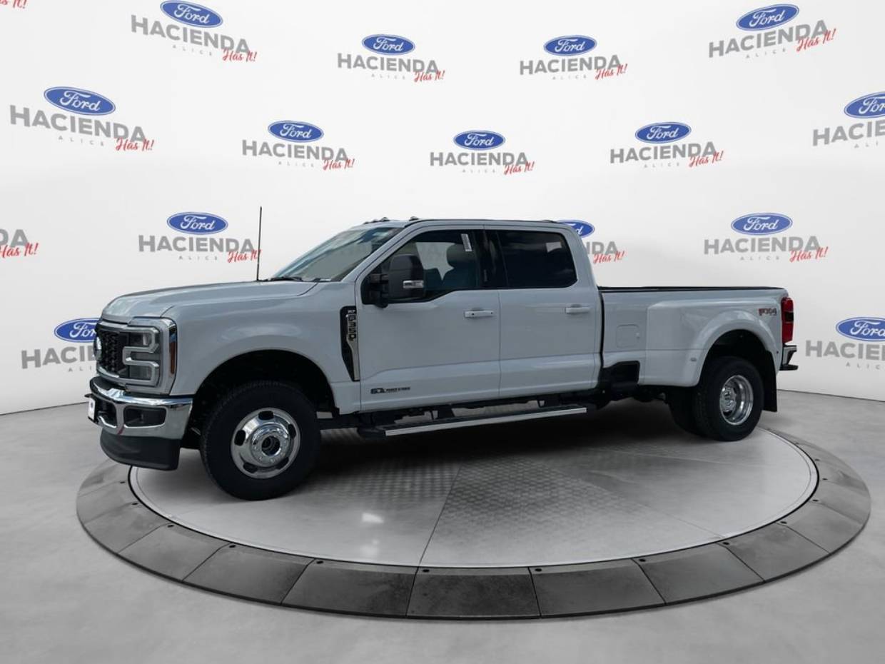 2026 Ford F-350 Super Duty XLT's photo