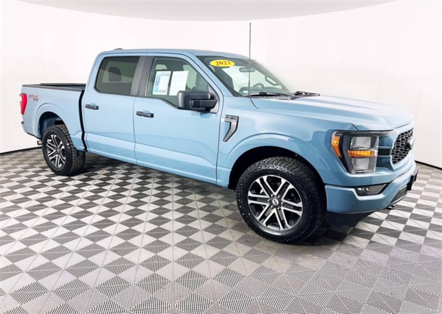 2023 Ford F-150 XL's photo