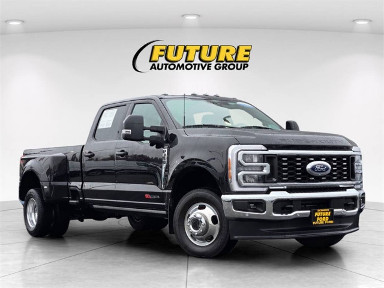 2023 Ford F-350 Super Duty Lariat's photo