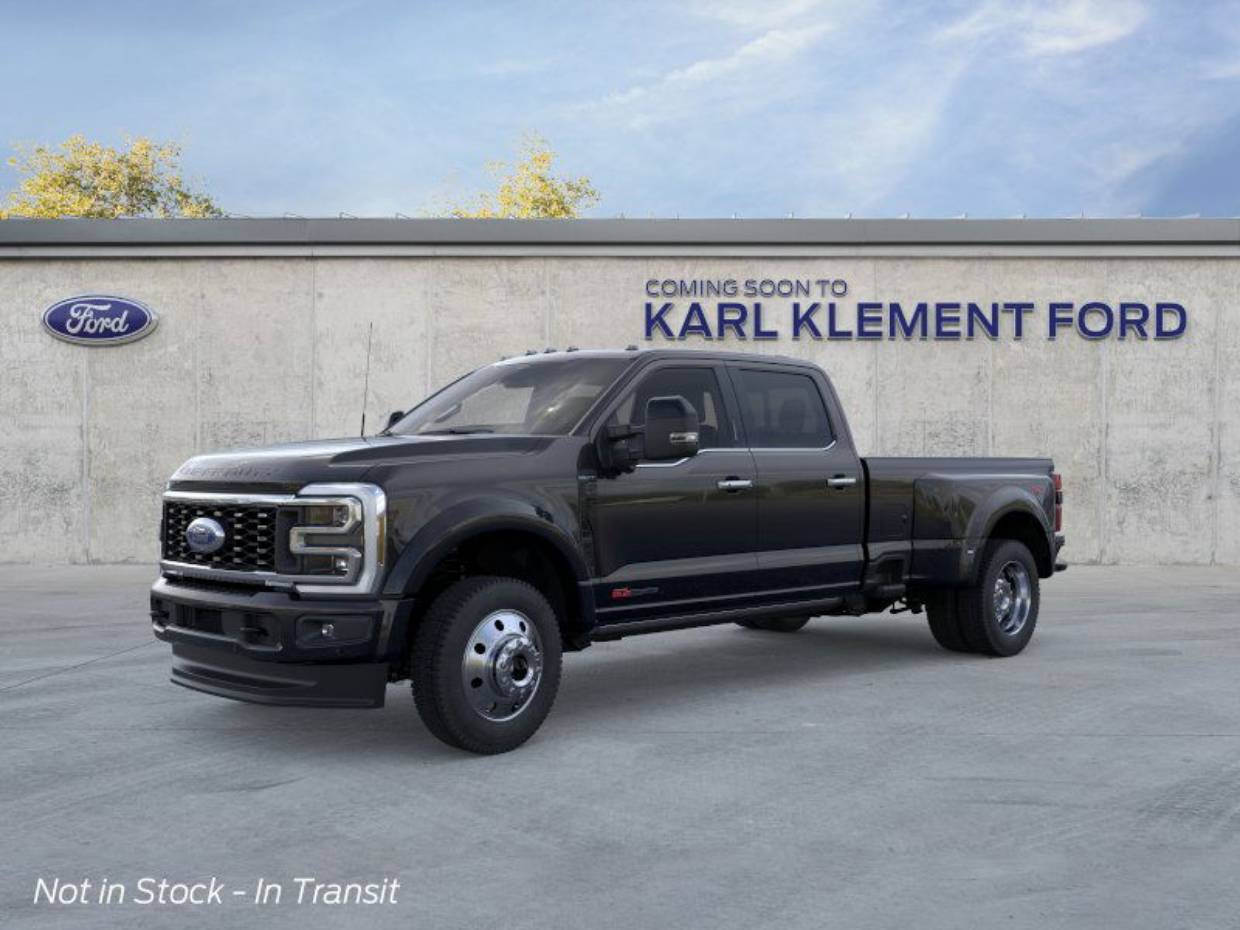 2026 Ford F-450 Super Duty Platinum's photo