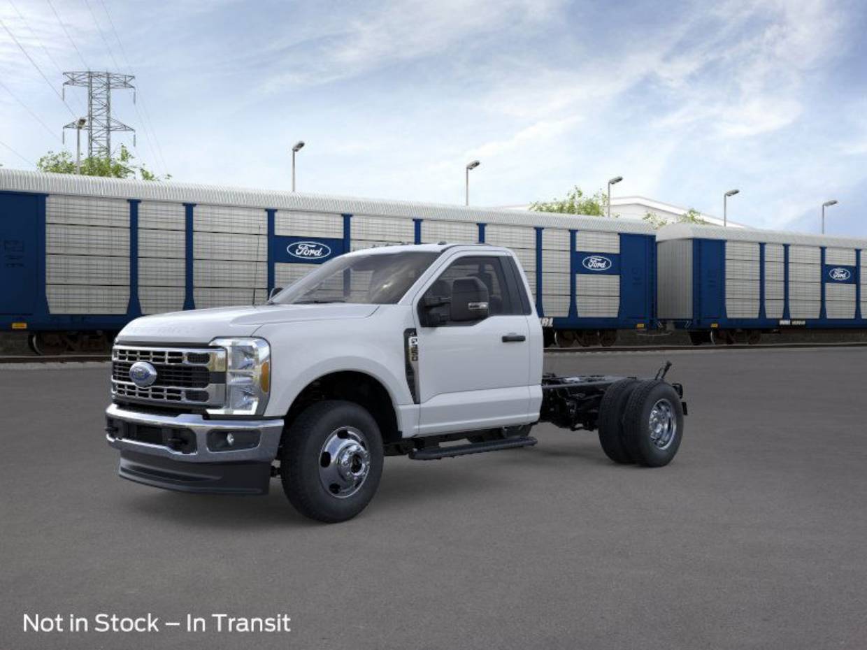 2026 Ford F-350 Super Duty Chassis Cab XL's photo