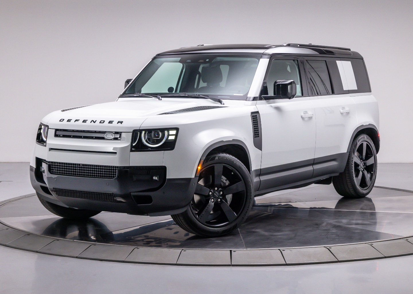 2026 Land Rover Defender S's photo