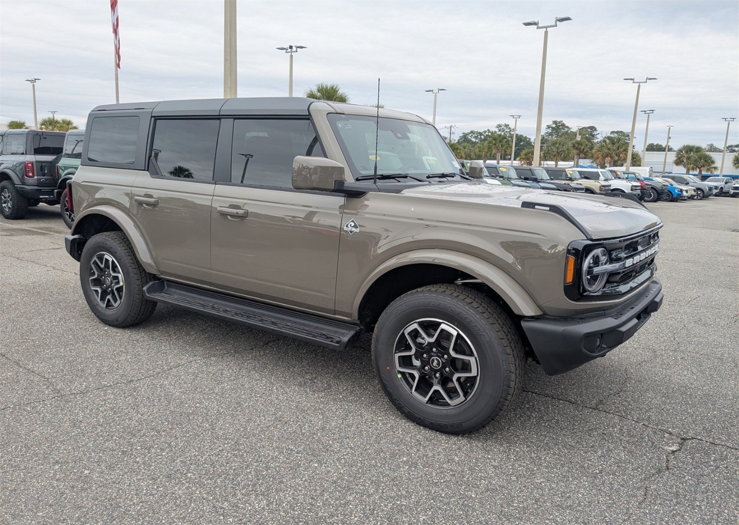 2025 Ford Bronco 4-Door Outer Banks's photo
