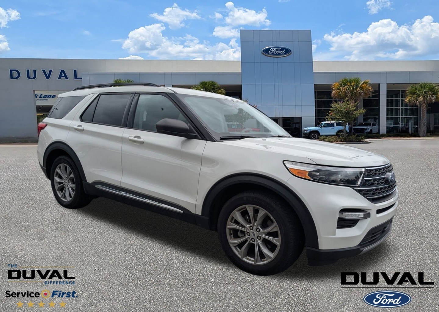 2023 Ford Explorer XLT's photo