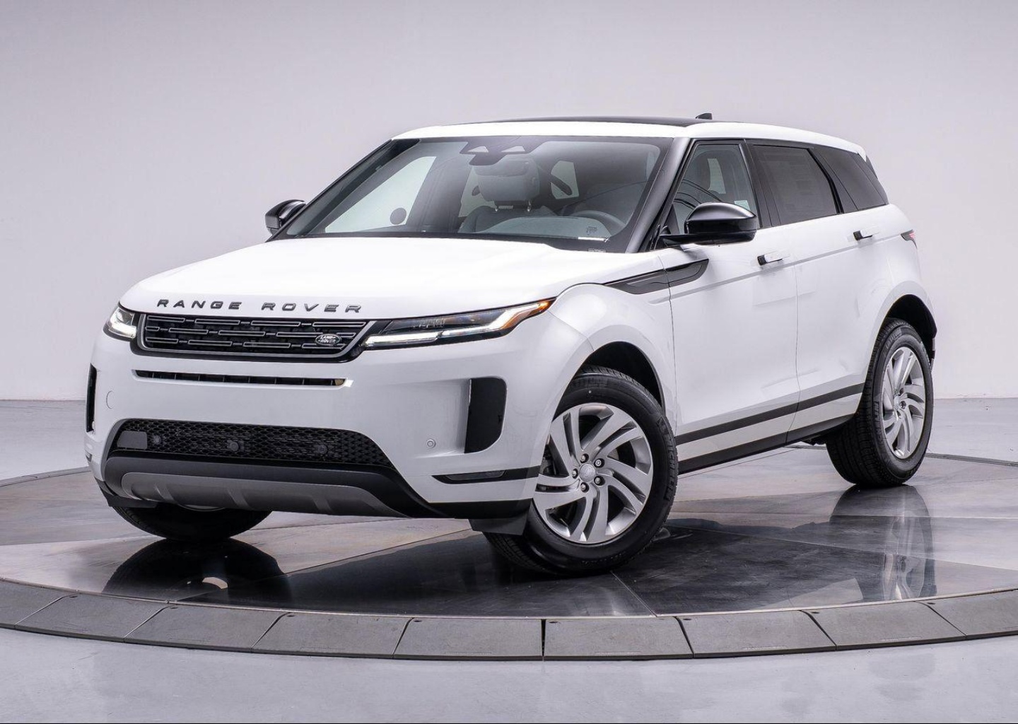 2026 Land Rover Range Rover Evoque S's photo