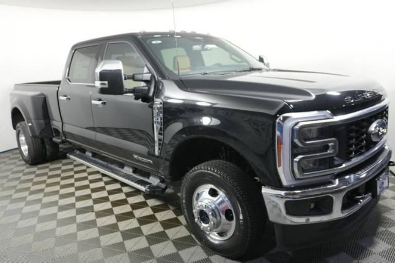 2026 Ford Super Duty F-350 DRW LARIAT